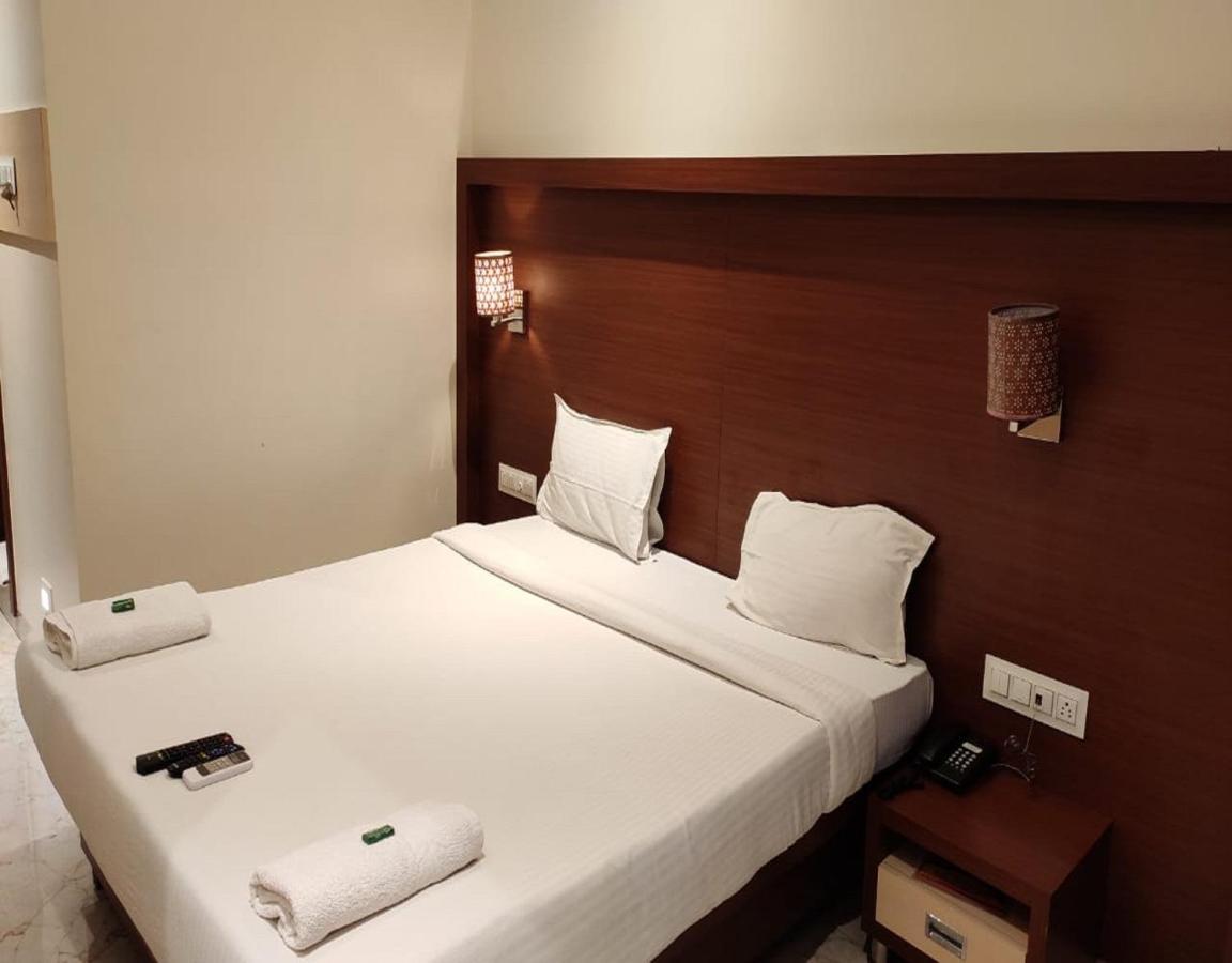 Fabhotel Spring Inn - Nr Borivali Station Mālād Extérieur photo