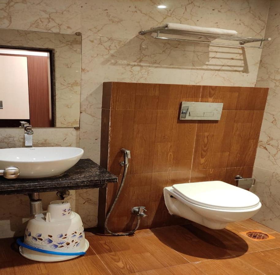 Fabhotel Spring Inn - Nr Borivali Station Mālād Extérieur photo