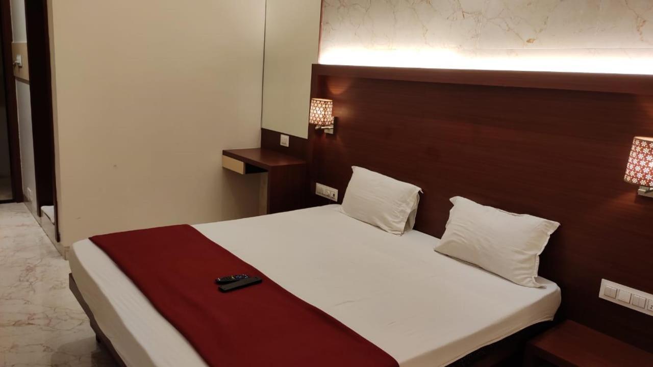 Fabhotel Spring Inn - Nr Borivali Station Mālād Extérieur photo