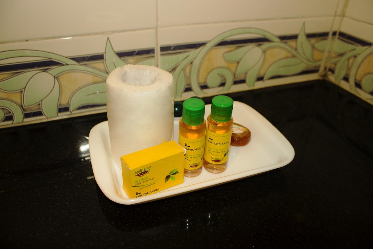 Fabhotel Spring Inn - Nr Borivali Station Mālād Extérieur photo